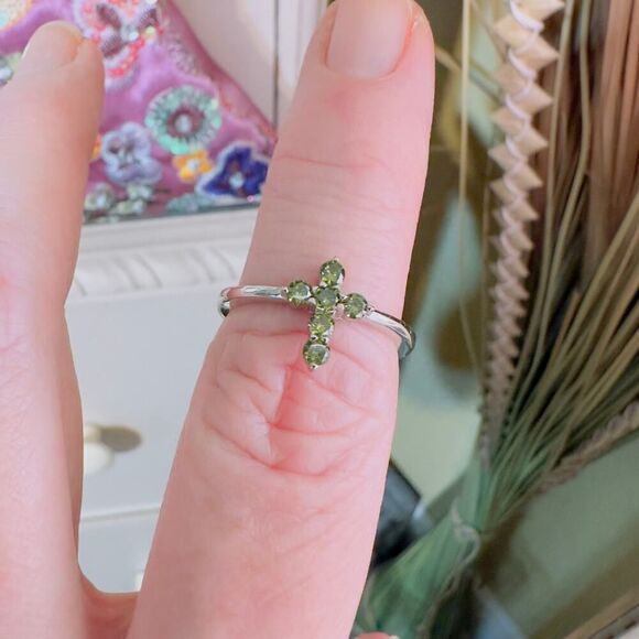 Sterling Silver Cross Green CZ Ring - Picture 5 of 7